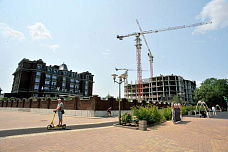 Замок Дракулы и гостиница в парке