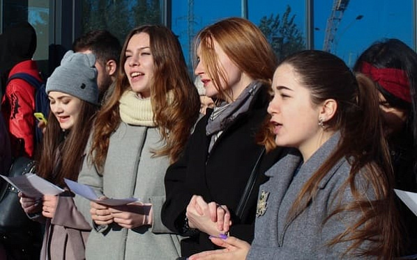 В Ростове пели Пахмутову