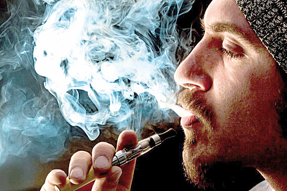 Модный вейпинг приводит  к бронхиту и одышке 