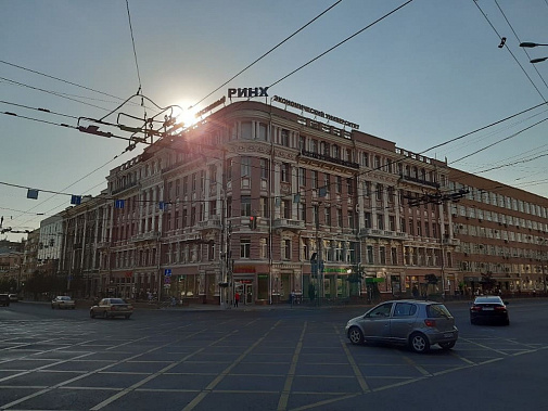 Выпускникам РИНХа платят больше