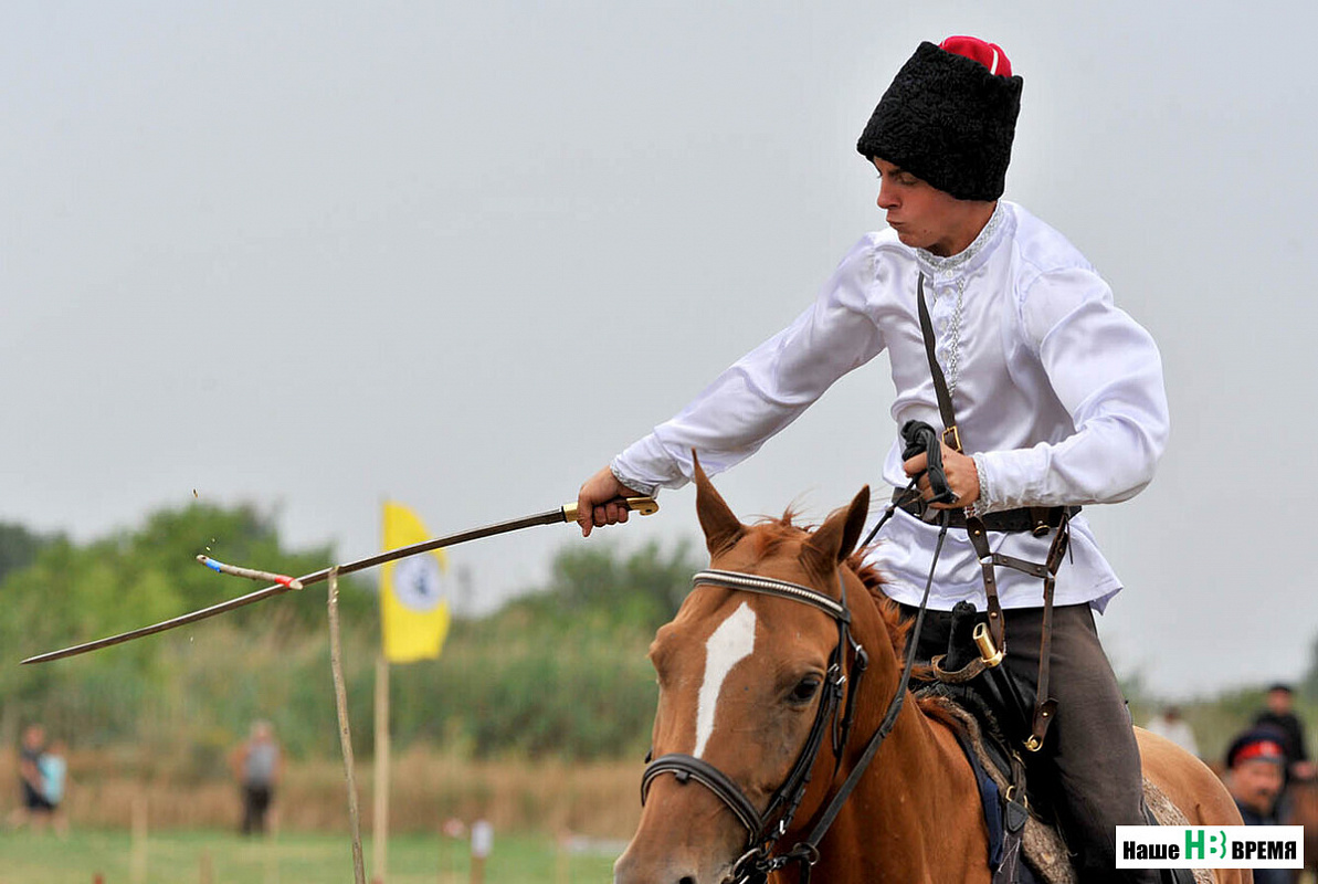 Кони быстрые, шашки острые. На Дону прошел Всероссийский фестиваль «Степная казарла»  
