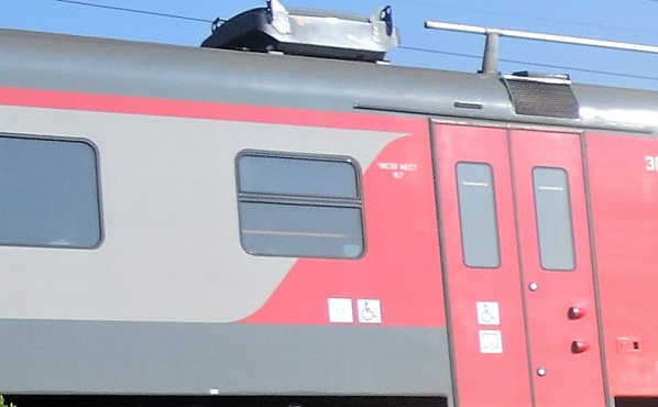  Семь пассажирских поездов задержались в пути...