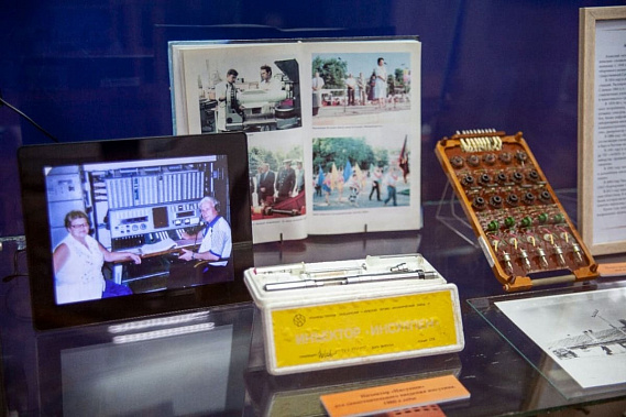 В Азовском музее открылась выставка истории промышленности города