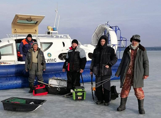 Появилось видео спасения четверых донских рыбаков со льдины