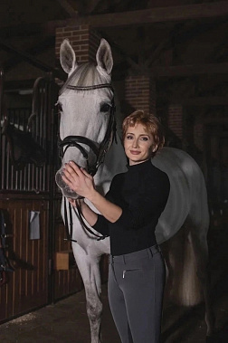   Сегодня поздравления принимает судья высшей категории, тренер по конному спорту Инна Игоревна Белокобыльская