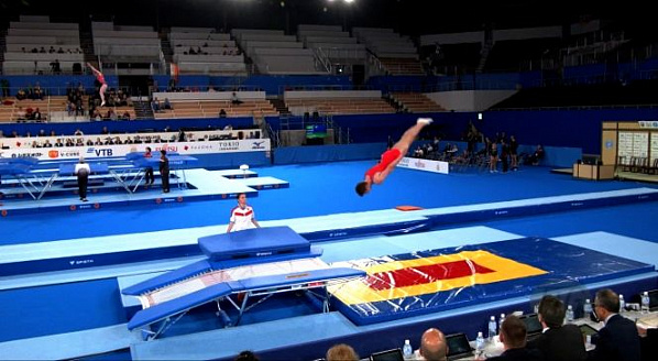 На двойном мини-трампе