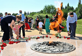 Ростовчане прошли дорогой скорби в Змиевскую балку