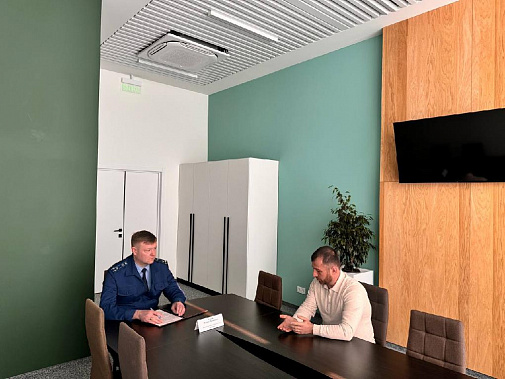 Заместитель Южного транспортного прокурора провел личный прием граждан на железнодорожном вокзале ст. Адлер