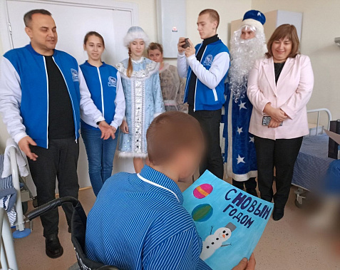 В Ростове-на-Дону волонтеры посетили военный госпиталь