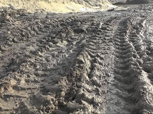 Фото сайта bloknot-rostov.ru: донские журналисты пару лет назад обвиняли фирму с аналогичным названием в уничтожении дороги хутора Тимошенко в Кагальницком районе