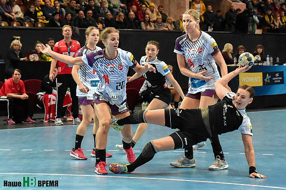 Лучшим бомбардиром, с 6 забитыми голами, стала Петрова.