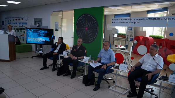 На встречу с ростовскими предпринимателями пришли руководители управления МВД по городу и донской бизнес-омбудсмен.