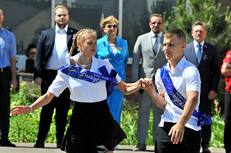 25 05 2024 Последний звонок в ростовской школе №75