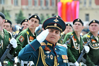 День Победы на Дону начался с военных парадов