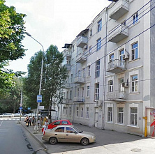 В Ростове около детской больницы обрушился аварийный балкон