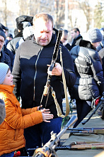 Возложили цветы к мемориальному комплексу