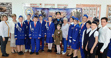 С каменскими школьниками и педагогами встретился Герой России Иван Редкокашин