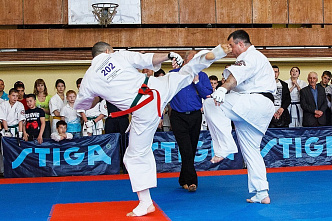 Сражались юные, рубились ветераны