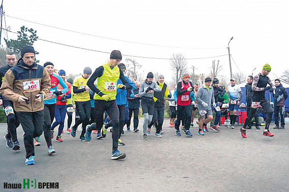 Бегуны на сотку и 50 км стартовали одновременно.