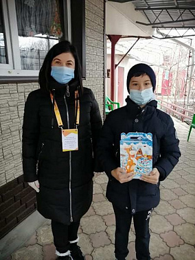 В Зерноградском районе дети медиков получили подарки