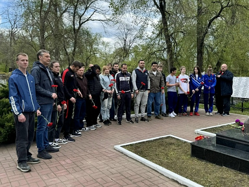 На Пролетарском (армянском) кладбище Ростова провели субботник