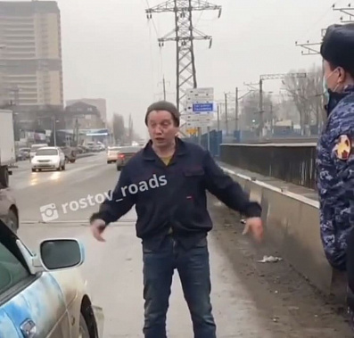 Ростовчанин оказался на капоте, пытаясь остановить пьяного водителя
