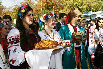 Веселится и танцует весь Ростов_25513