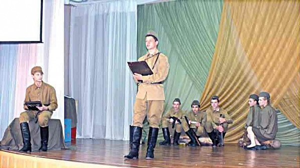 Фрагмент мини-спектакля «Вася Тёркин – наш герой».