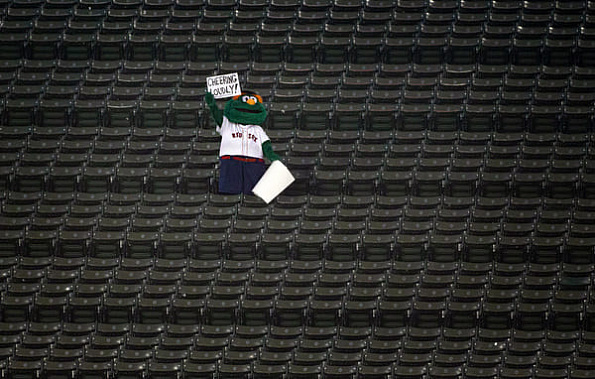 Игры лиги бейсбола в США проходит без зрителей