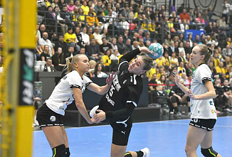 В битве лидеров ростовские гандболистки обыграли «Ладу»