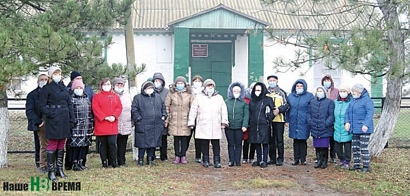 Наши подписчики из хутора Харьковского позвали журналистов, чтобы рассказать о своих бедах.