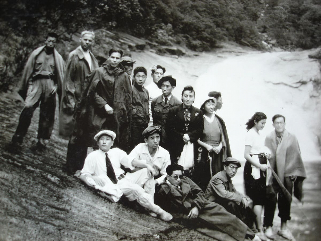 Группа личных врачей Ким Ир Сена. А. Н. Соломин – третий слева. КНДР, Корейская война. 1950-1951 гг.