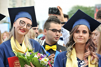 В ДГТУ вручили дипломы лучшим выпускникам