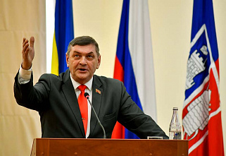 Городская дума Ростова приняла досрочную отставку градоначальника Алексея Логвиненко