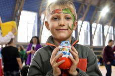 Сладкие сюрпризы приносят детям особое удовольствие