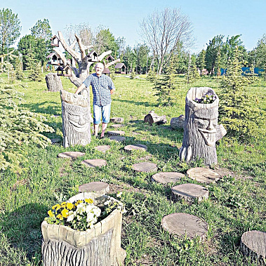 «Остров Пасхи» среди пеньков и газонов