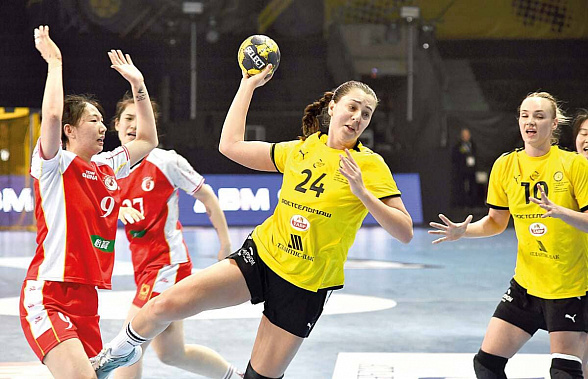 Воротам «Феникса» угрожает юная разыгрывающая ростовчанок Алина РЕШЕТНИКОВА, забившая в матче четыре мяча.