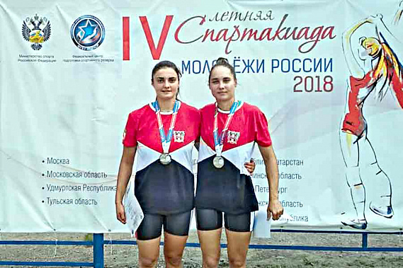 Ирина ТИМОШЕНКО и Дарья ХАРЧЕНКО успешно выступили на IV летней Спартакиаде молодежи России. Фото с сайта www.ufks-rostov.ru