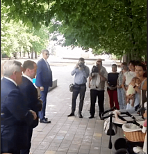 Дмитрий Медведев пообщался с матерями первых россиянок из ДНР