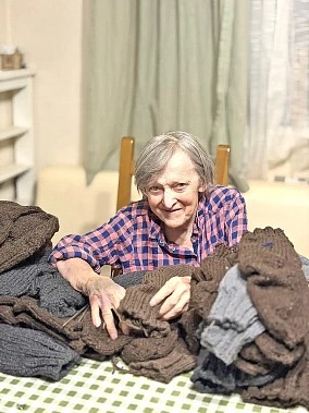 Александра Долгая связала бойцам СВО тысячу пар носков