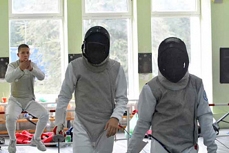 В ростовском спорткомплексе «Лидер» завершились поединки всероссийского детско-юношеского турнира по фехтованию «Донская осень»