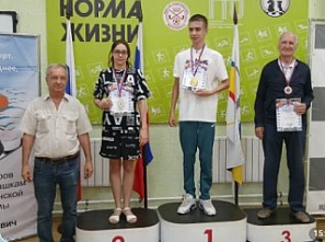Шахматы: Дмитрий Долматов убедительно выиграл сегодня чемпионат Волгодонска по рапиду