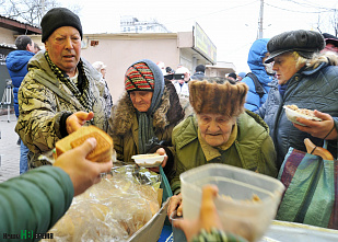 Новогодние подарки малоимущим