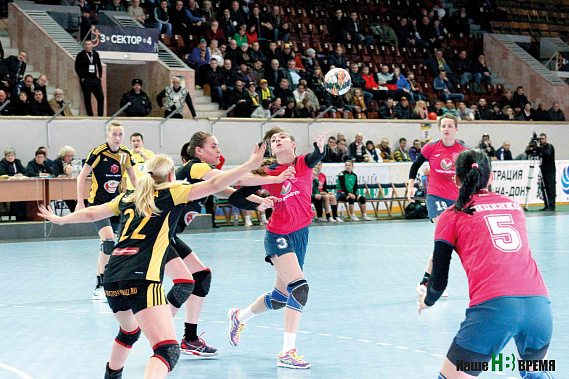 Уфимские гандболистки защищались, как могли - «тренировка» вышла интенсивной…