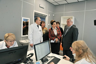 Губернатор, министр и мэр пошли на стройплощадку