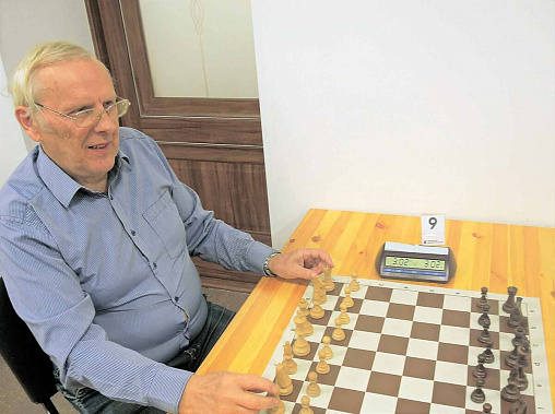 Сборная Ростовской области по онлайн-шахматам успешно сыграла на межрегиональных соревнований лиги GARDE. Лучший результат среди одноклубников показал ветеран ростовских шахмат мастер ФИДЕ Виктор Игнатов.