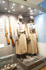 Обмундирование красных и белых в Мемориально-историческом музее Волгограда.
