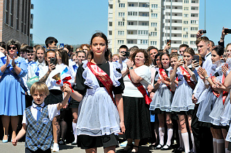 25 05 2024 Последний звонок в ростовской школе №75