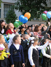 Потянулась детвора в школу с самого утра_16032