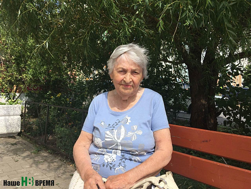 Елена Ивановна во время войны была еще девчонкой, так что льготы ветеранские ей не положены. А добираться до поликлиники на перекладных уже трудно – возраст... Елена Ивановна во время войны была еще девчонкой, так что льготы ветеранские ей не положены. А добираться до поликлиники на перекладных уже трудно – возраст...